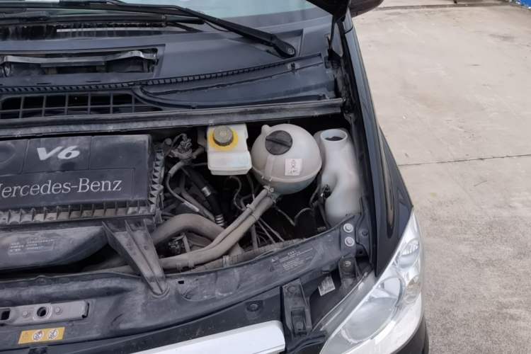 Used Mercedes-Benz Vito 2011 2.5L Elite Edition Engine Bay Left