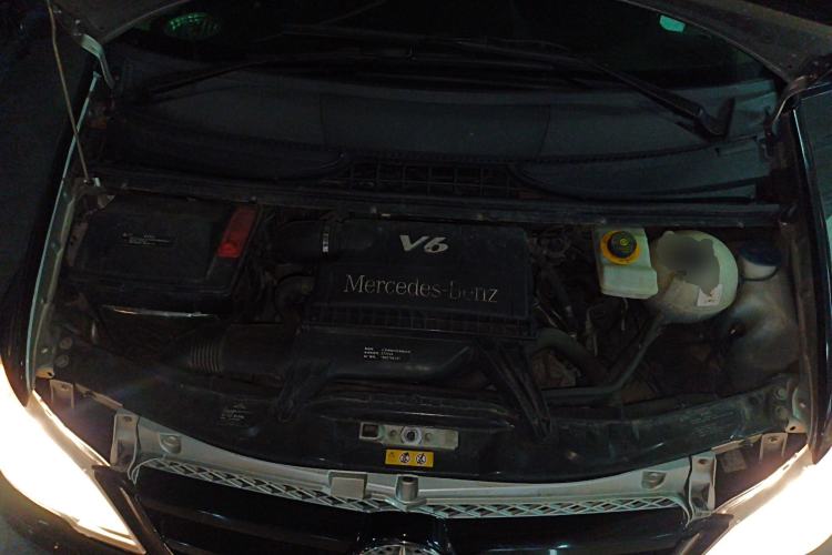 Used Mercedes-Benz Vito 2011 2.5L 7-seater executive version Engine Bay