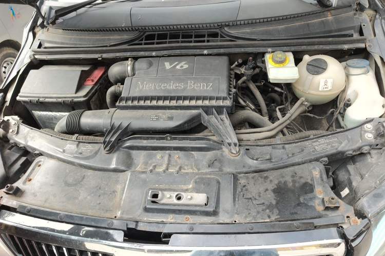 Used Mercedes-Benz Vito 2011 2.5L 7-seater executive version Engine Bay