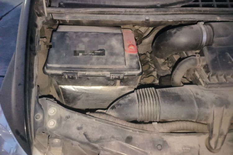 Used Mercedes-Benz Vito 2011 2.5L 7-seater executive version Engine Bay Right