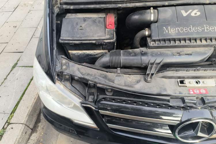 Used Mercedes-Benz Vito 2011 2.5L Elite Edition Engine Bay Right
