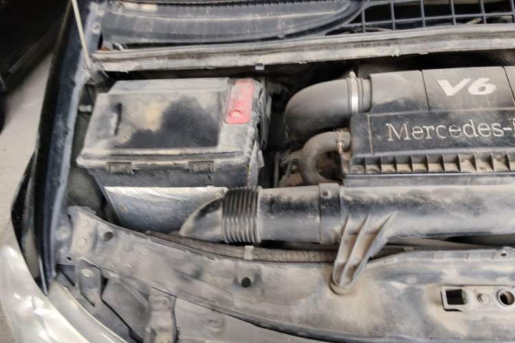 Used Mercedes-Benz Vito 2011 2.5L Elite Edition Engine Bay Right
