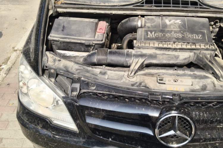 Used Mercedes-Benz Vito 2011 2.5L Business Edition Engine Bay Right