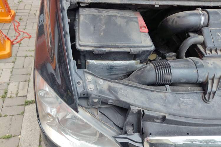 Used Mercedes-Benz Vito 2011 2.5L Elite Edition Engine Bay Right