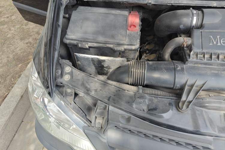 Used Mercedes-Benz Vito 2011 2.5L Elite Edition Engine Bay Right