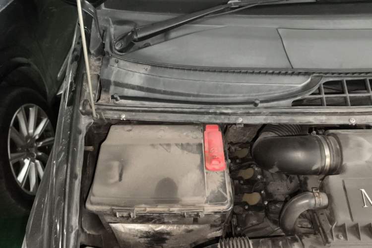 Used Mercedes-Benz Vito 2011 2.5L 7-seater executive version Engine Bay Right