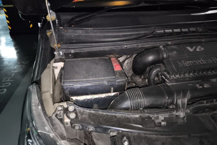 Used Mercedes-Benz Vito 2011 2.5L Elite Edition Engine Bay Right