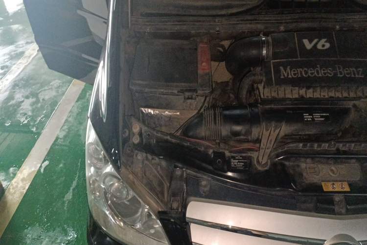 Used Mercedes-Benz Vito 2011 2.5L 7-seater executive version Engine Bay Right
