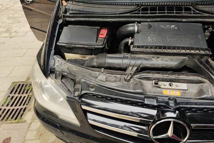 Used Mercedes-Benz Vito 2011 2.5L Elite Edition Engine Bay Right