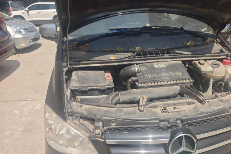 Used Mercedes-Benz Vito 2011 2.5L 7-seater executive version Engine Bay Right