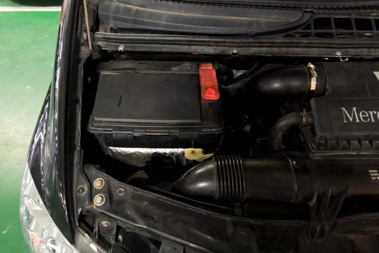 Used Mercedes-Benz Vito 2011 2.5L Elite Edition Engine Bay Right
