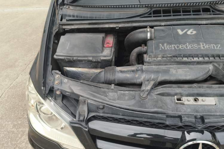 Used Mercedes-Benz Vito 2011 2.5L 7-seater executive version Engine Bay Right