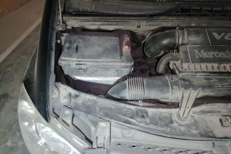 Used Mercedes-Benz Vito 2011 2.5L 7-seater executive version Engine Bay Right