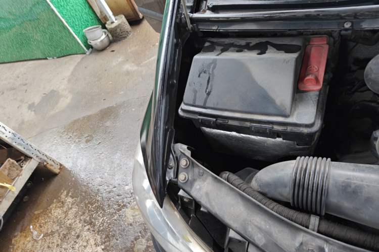 Used Mercedes-Benz Vito 2011 2.5L 7-seater executive version Engine Bay Right