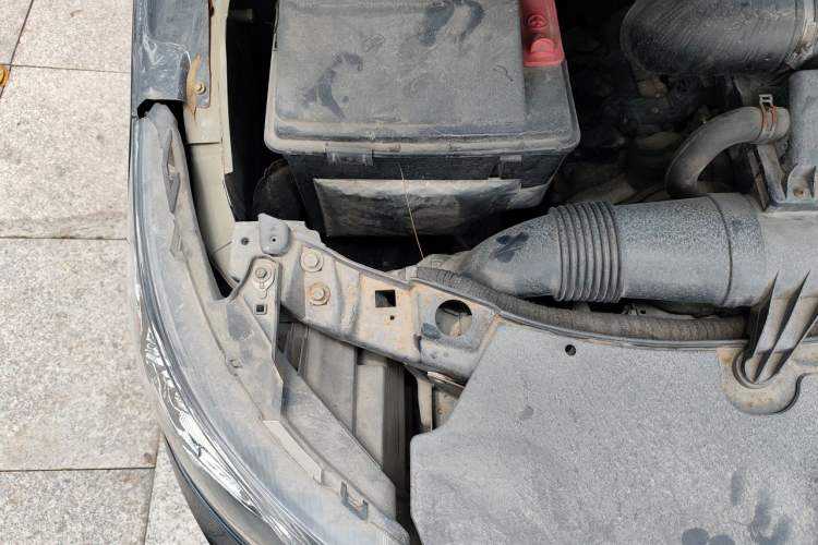 Used Mercedes-Benz Vito 2011 2.5L 7-seater executive version Engine Bay Right