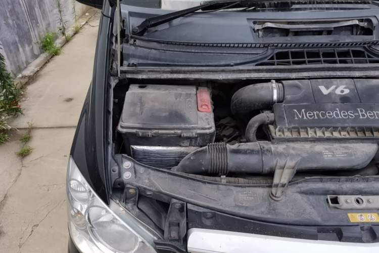 Used Mercedes-Benz Vito 2011 2.5L Elite Edition Engine Bay Right