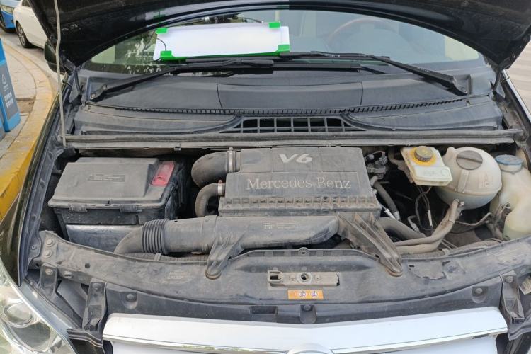 Used Mercedes-Benz Vito 2011 2.5L 7-seater executive version Engine Bay