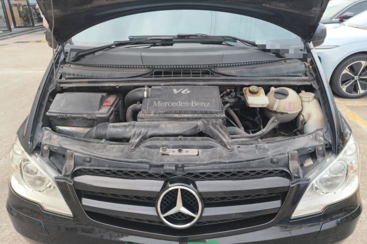 Used Mercedes-Benz Vito 2011 2.5L 7-seater executive version Engine Bay