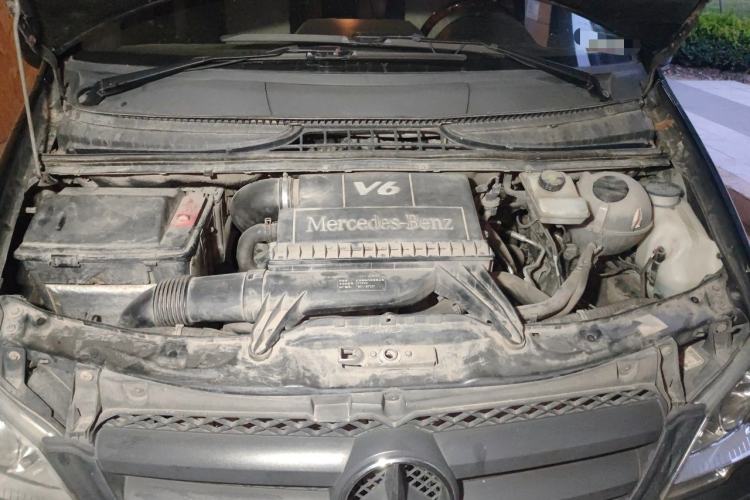 Used Mercedes-Benz Vito 2011 2.5L 7-seater executive version Engine Bay