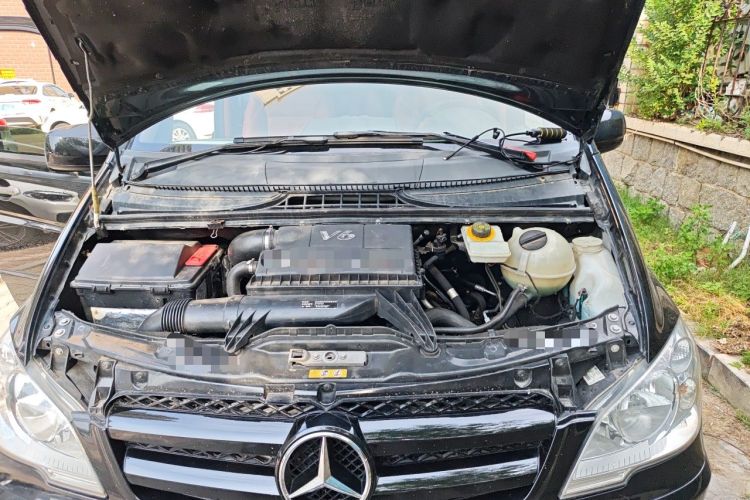 Used Mercedes-Benz Vito 2011 2.5L 7-seater executive version Engine Bay