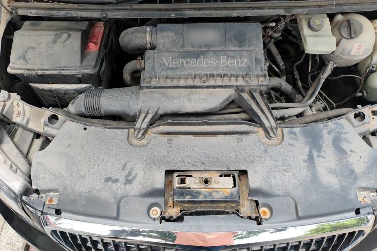 Used Mercedes-Benz Vito 2011 2.5L 7-seater executive version Engine Bay