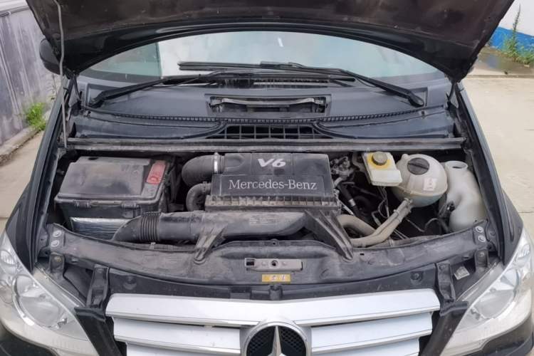Used Mercedes-Benz Vito 2011 2.5L Elite Edition Engine Bay