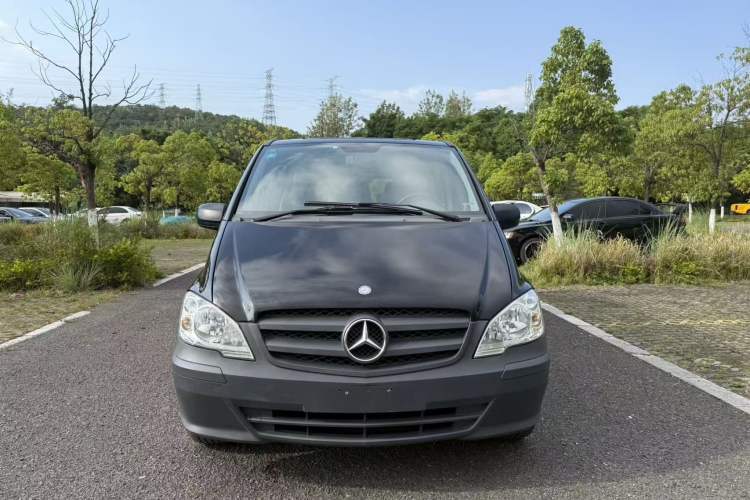 Used Mercedes-Benz Vito 2011 2.5L 7-seater executive version Exterior 2