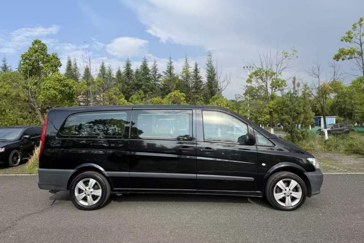 Used Mercedes-Benz Vito 2011 2.5L 7-seater executive version Exterior 3