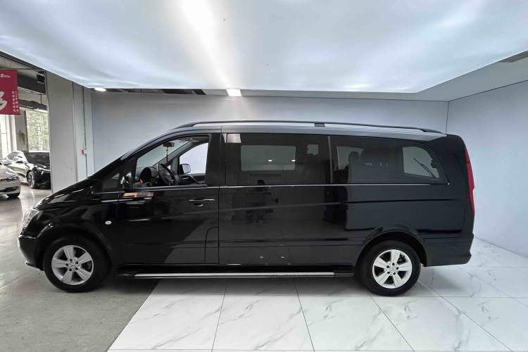 Used Mercedes-Benz Vito 2011 2.5L 7-seater executive version Exterior 3