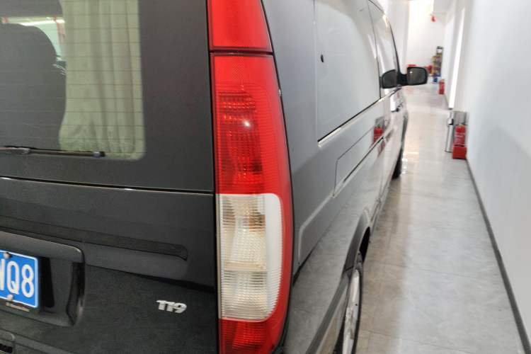 Used Mercedes-Benz Vito 2011 2.5L 7-seater executive version Exterior 3