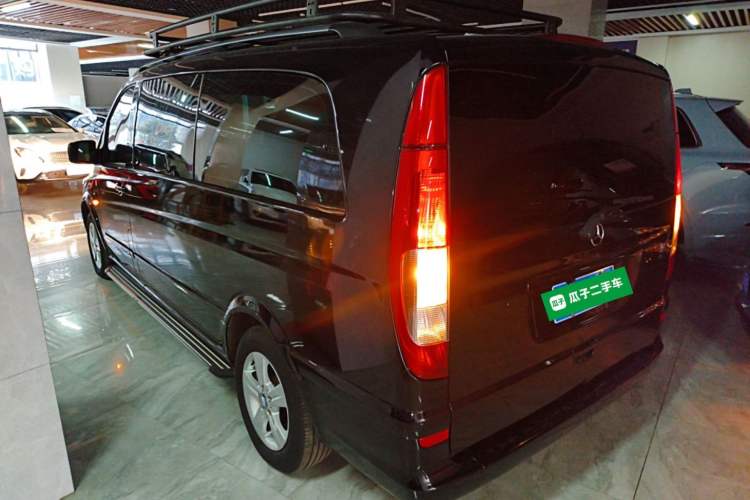 Used Mercedes-Benz Vito 2011 2.5L 7-seater executive version Exterior 3