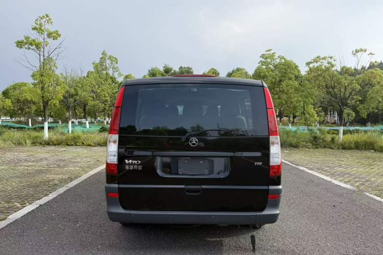 Used Mercedes-Benz Vito 2011 2.5L 7-seater executive version Exterior 4