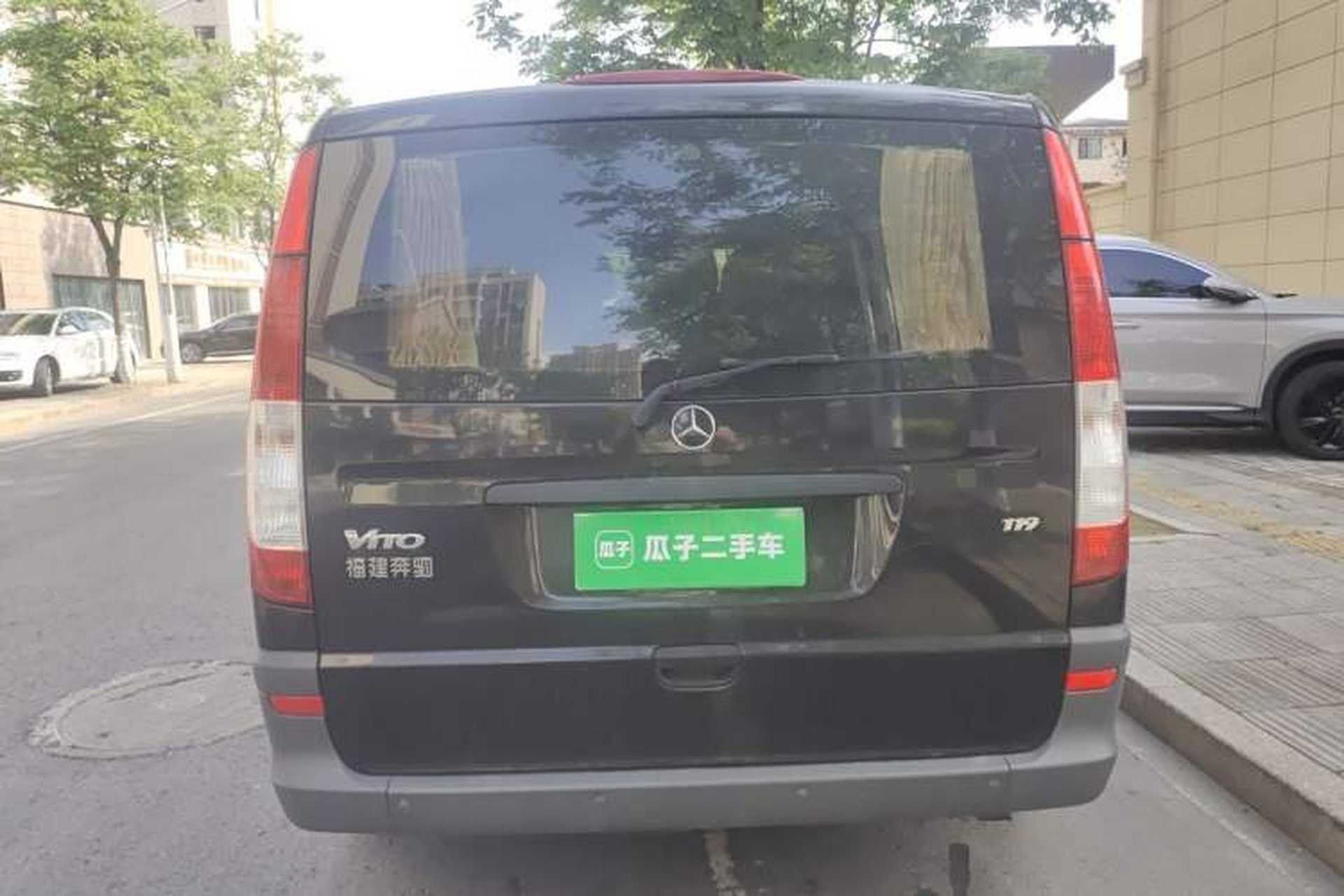 Used Mercedes-Benz Vito 2011 2.5L 7-seater executive version Exterior 4