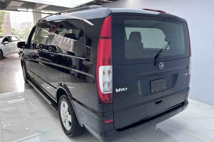 Used Mercedes-Benz Vito 2011 2.5L 7-seater executive version Exterior 4