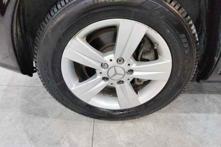 Used Mercedes-Benz Vito 2011 2.5L 7-seater executive version Exterior 4