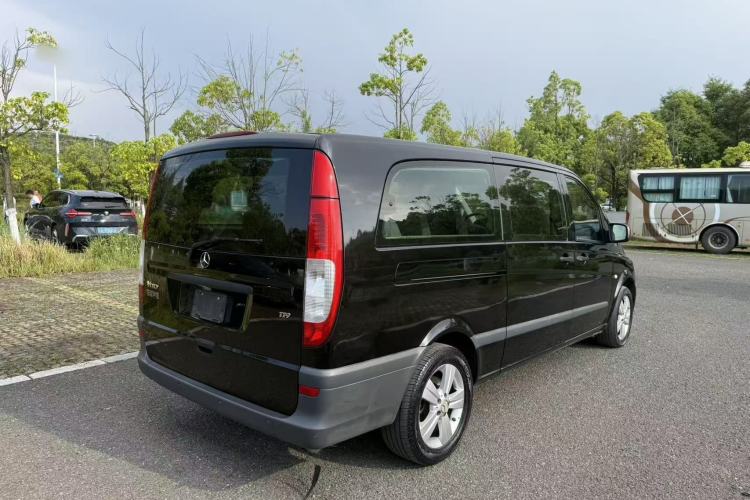 Used Mercedes-Benz Vito 2011 2.5L 7-seater executive version Exterior 5