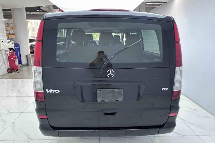 Used Mercedes-Benz Vito 2011 2.5L 7-seater executive version Exterior 5