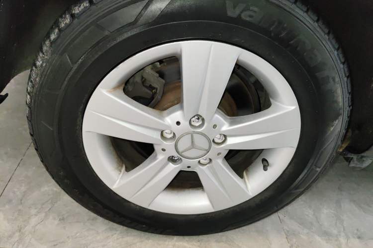 Used Mercedes-Benz Vito 2011 2.5L 7-seater executive version Exterior 5