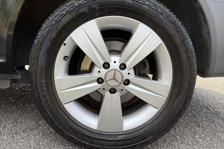 Used Mercedes-Benz Vito 2011 2.5L 7-seater executive version Exterior 7