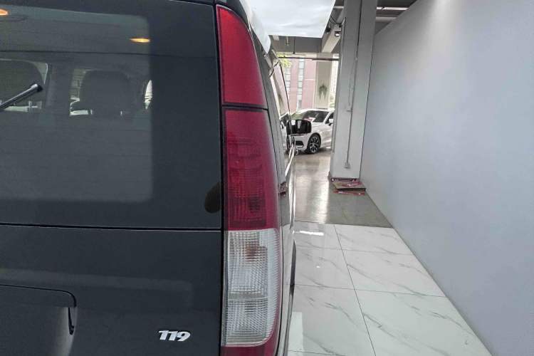 Used Mercedes-Benz Vito 2011 2.5L 7-seater executive version Exterior 7