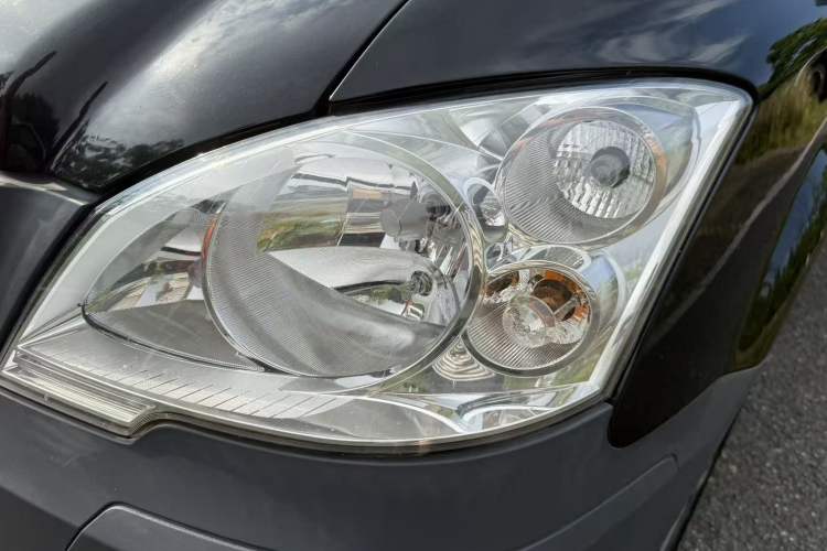 Used Mercedes-Benz Vito 2011 2.5L 7-seater executive version Exterior 8