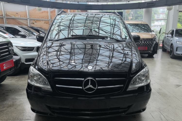 Used Mercedes-Benz Vito 2011 2.5L 7-seater executive version Front