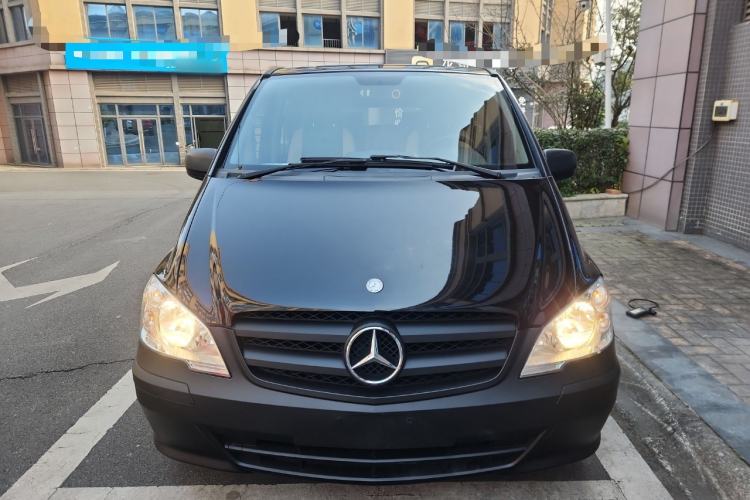 Used Mercedes-Benz Vito 2011 2.5L 7-seater executive version Front