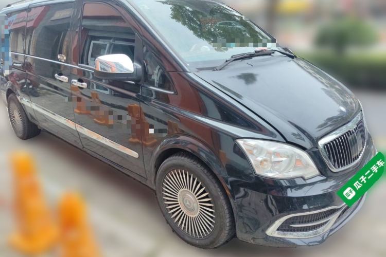 Used Mercedes-Benz Vito 2011 2.5L Elite Edition Front Right 45 Deg