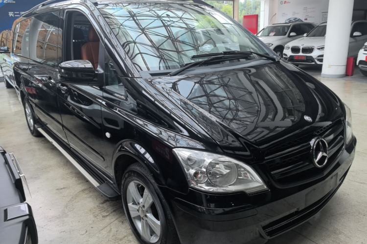 Used Mercedes-Benz Vito 2011 2.5L 7-seater executive version Front Right 45 Deg