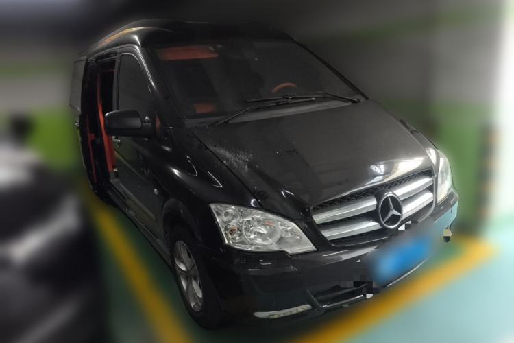 Used Mercedes-Benz Vito 2011 2.5L 7-seater executive version Front Right 45 Deg