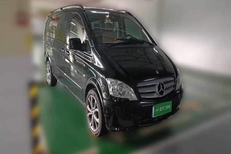 Used Mercedes-Benz Vito 2011 2.5L 7-seater executive version Front Right 45 Deg
