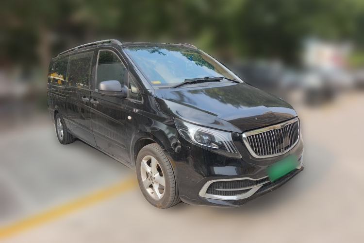 Used Mercedes-Benz Vito 2011 2.5L 7-seater executive version Front Right 45 Deg