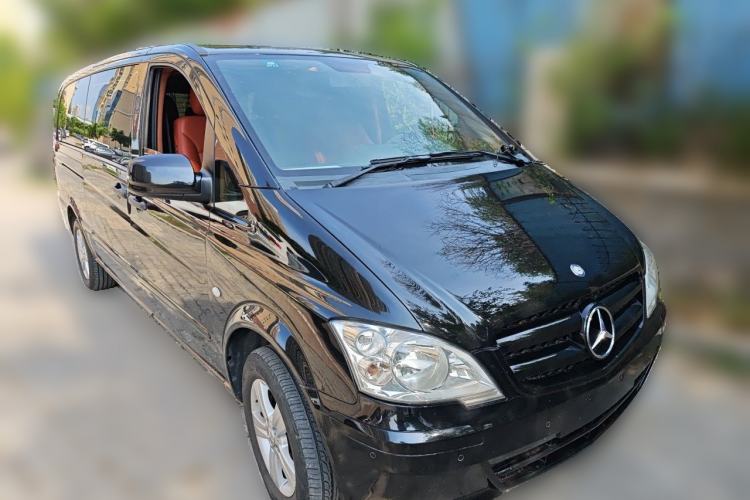 Used Mercedes-Benz Vito 2011 2.5L 7-seater executive version Front Right 45 Deg