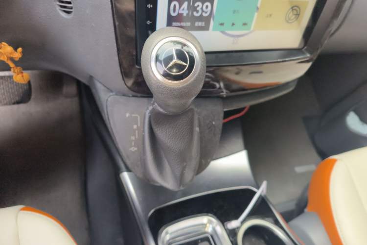 Used Mercedes-Benz Vito 2011 2.5L Elite Edition Gear Lever